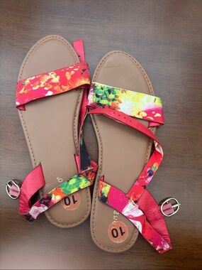 Women’s Floral Red Strappy Flat Sandals